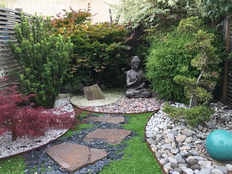 idée de jardin zen extérieur.